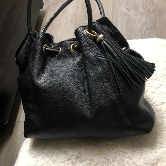 Elegant Black Hobo Bag with Tassel - Picture 3 of 8